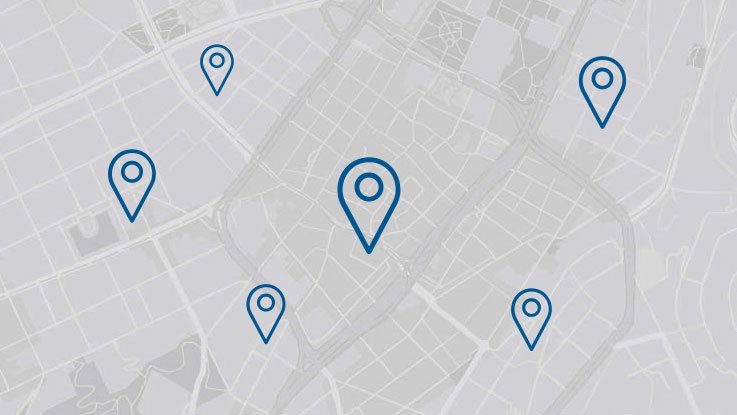 一張在淺灰色背景上有多個藍色位置標記的地圖。