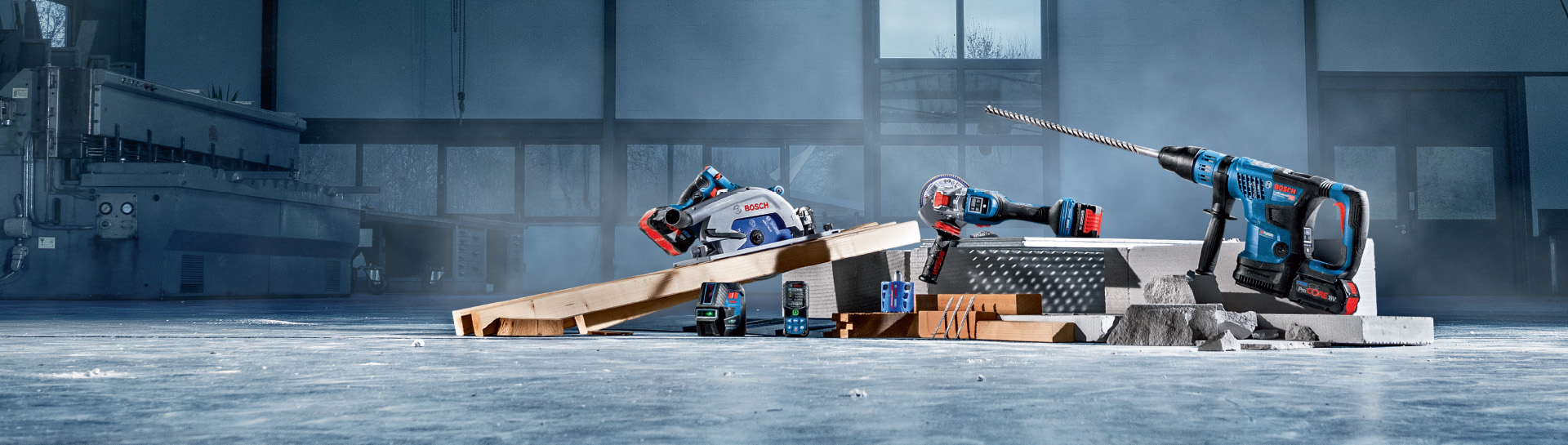博世專業工具在木材和混凝土上的應用於一個車間。