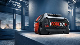 一個博世專業CORE 18V電池放在灰色表面上。